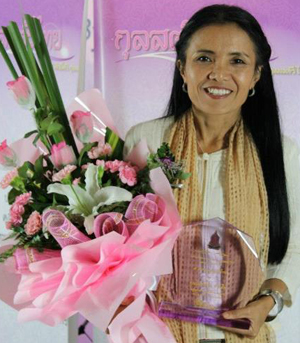 Sangduen Lek Chailert receives award as one of Thailand's Outstanding Women